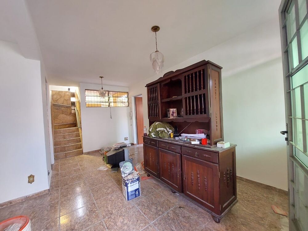 Casa à venda com 6 quartos, 190m² - Foto 2