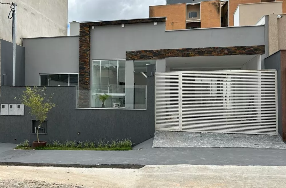 Casa à venda com 3 quartos, 100m² - Foto 1