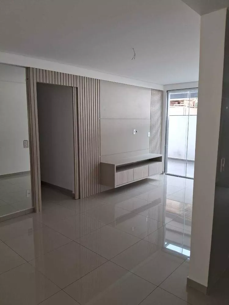 Apartamento à venda com 3 quartos, 96m² - Foto 2