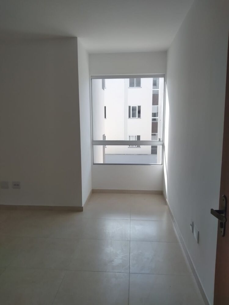 Apartamento à venda com 3 quartos, 75m² - Foto 2