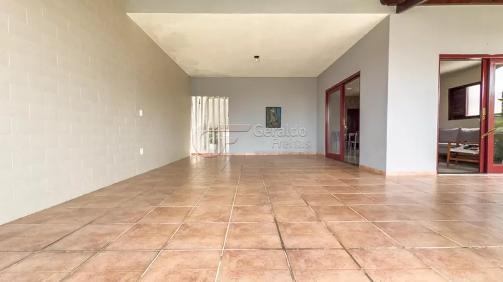 Casa de Condomínio para alugar com 4 quartos, 195m² - Foto 4