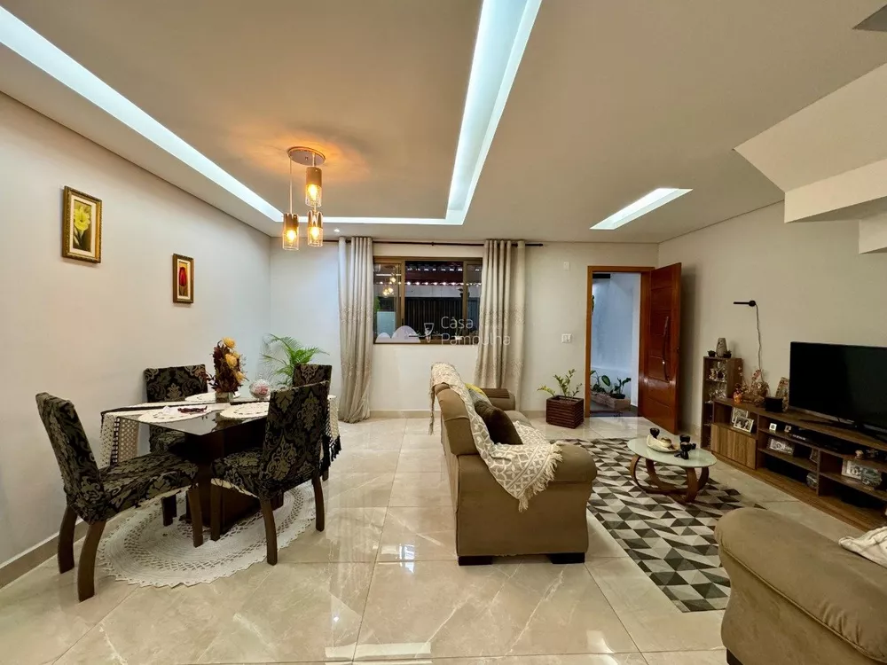 Casa à venda com 3 quartos, 126m² - Foto 1