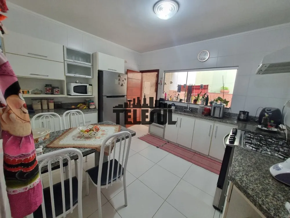 Casa, 3 quartos, 245 m² - Foto 6