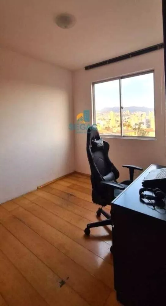 Apartamento à venda com 2 quartos, 75m² - Foto 2