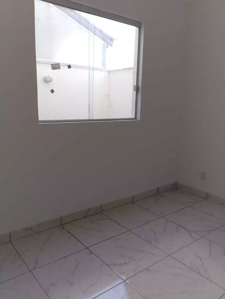 Casa à venda com 2 quartos, 54m² - Foto 4