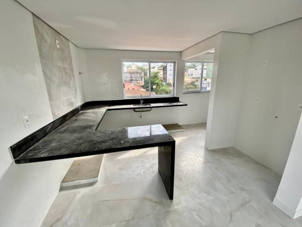 Apartamento à venda com 4 quartos, 135m² - Foto 2