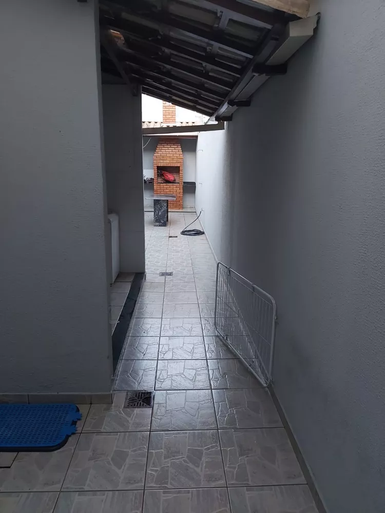 Casa à venda com 3 quartos, 220m² - Foto 8