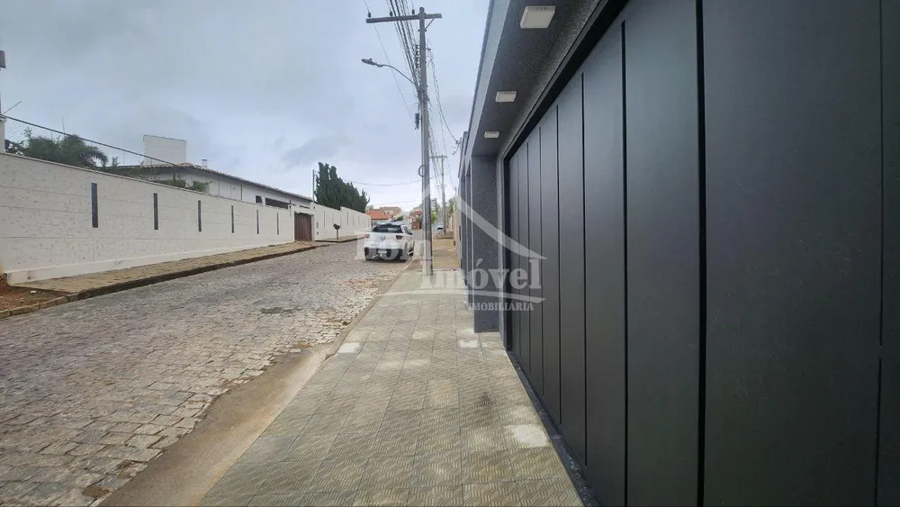 Casa, 3 quartos, 250 m² - Foto 2
