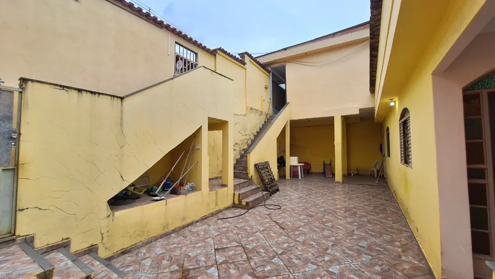 Casa, 3 quartos, 226 m² - Foto 2