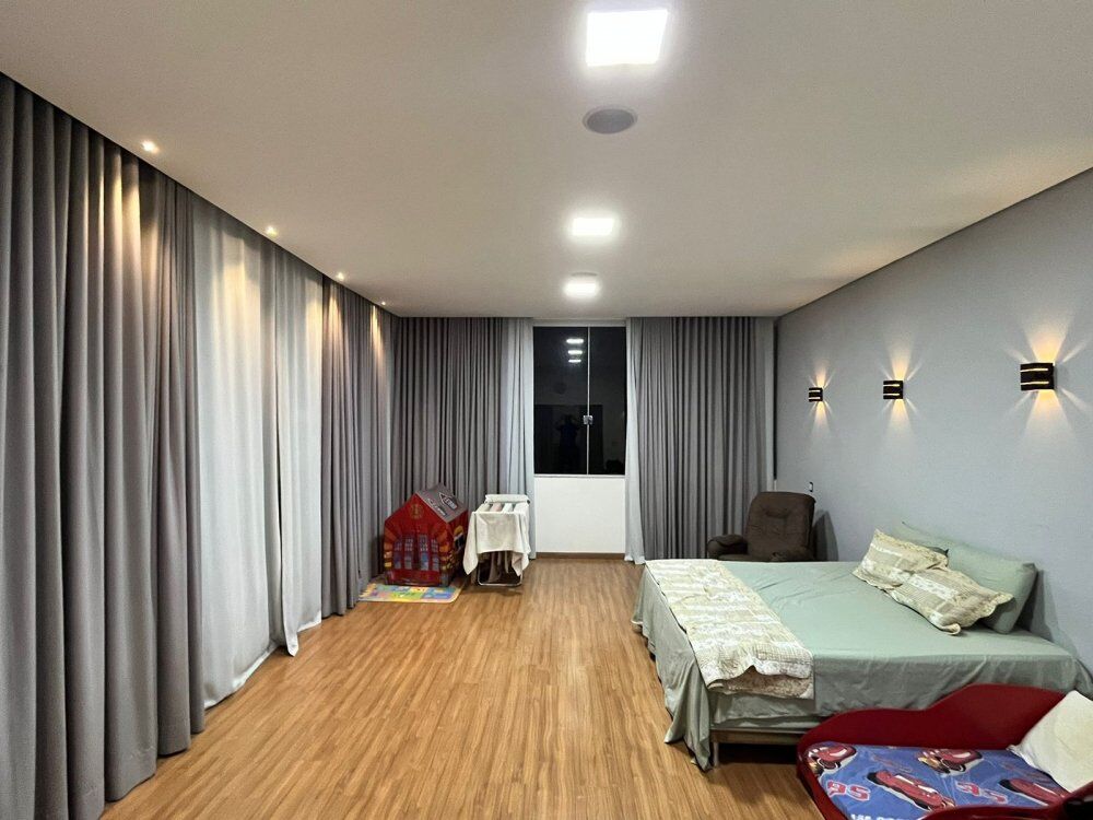 Casa à venda com 3 quartos, 250m² - Foto 7