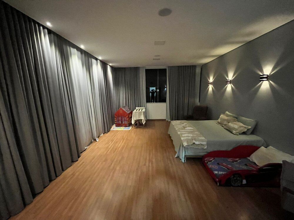 Casa à venda com 3 quartos, 250m² - Foto 1