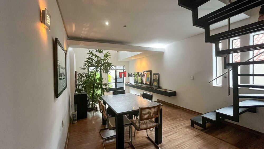 Casa à venda com 3 quartos, 200m² - Foto 1