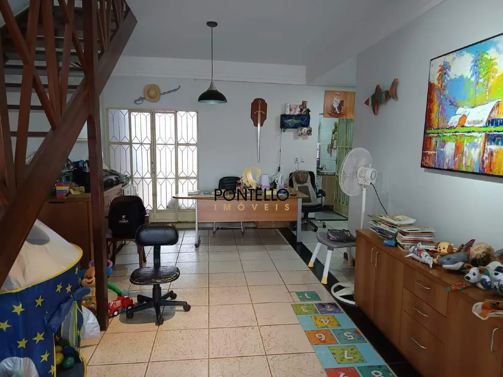 Casa, 6 quartos, 172 m² - Foto 2