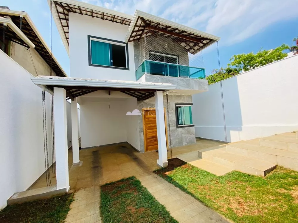 Casa à venda com 3 quartos, 210m² - Foto 1