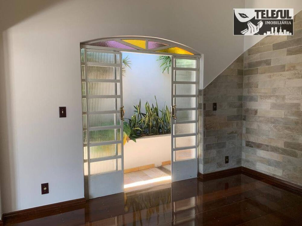 Casa à venda com 3 quartos, 294m² - Foto 7