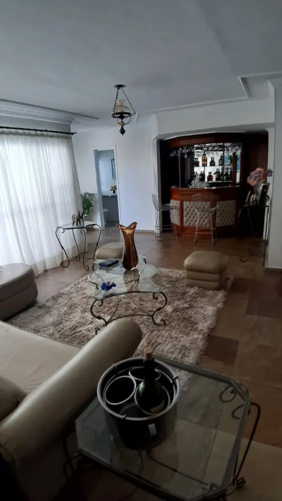 Apartamento, 3 quartos, 220 m² - Foto 1