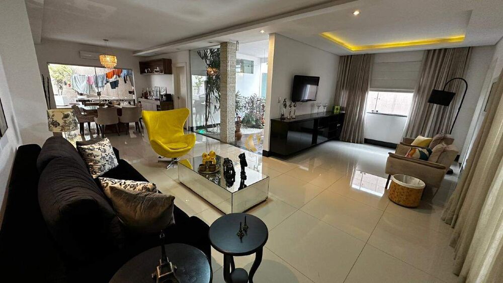 Casa à venda com 3 quartos, 240m² - Foto 4