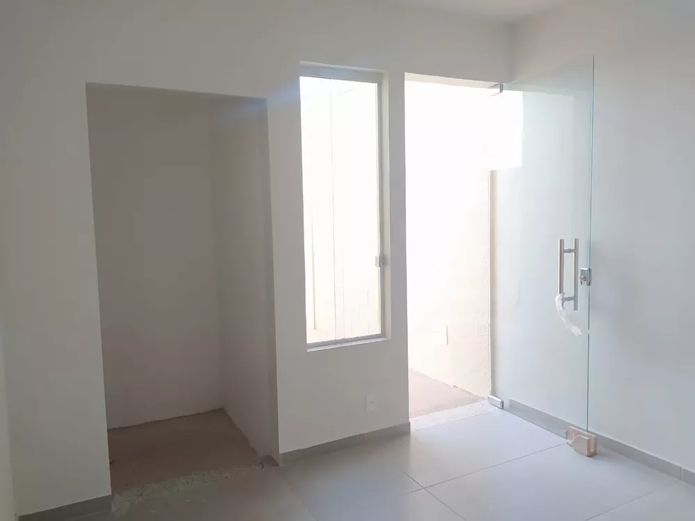 Casa à venda com 2 quartos, 60m² - Foto 4