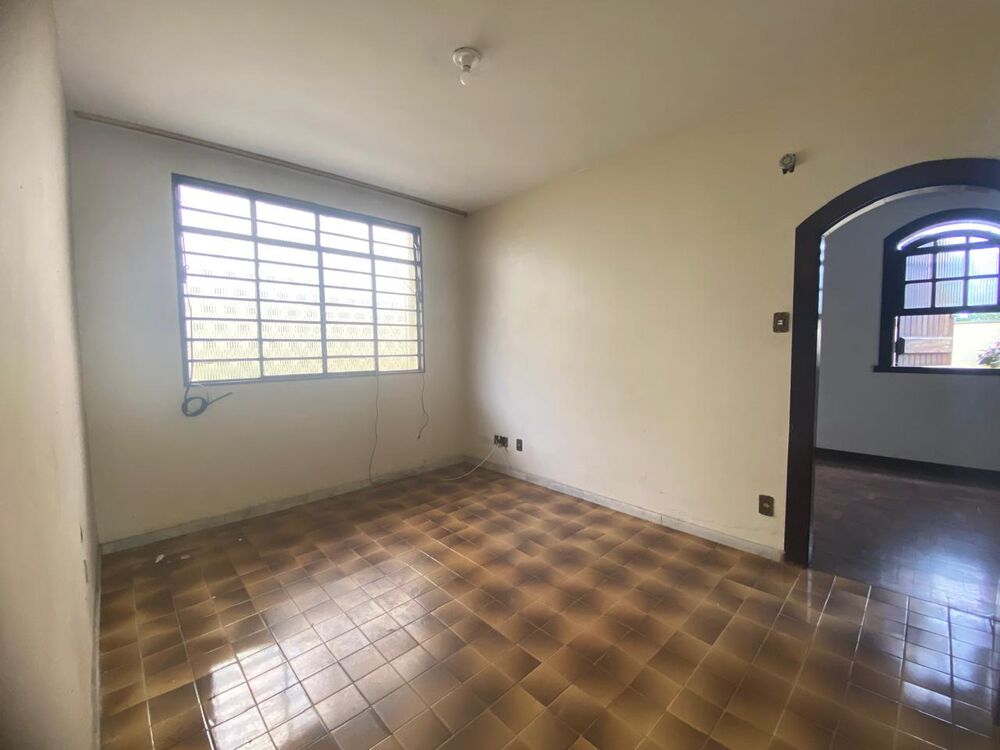 Casa à venda com 4 quartos, 378m² - Foto 3