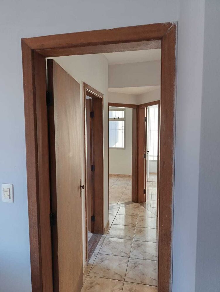 Apartamento à venda com 3 quartos, 100m² - Foto 2