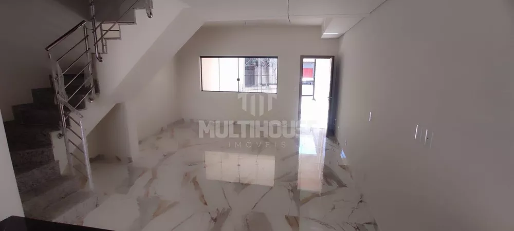 Casa à venda com 3 quartos, 120m² - Foto 1