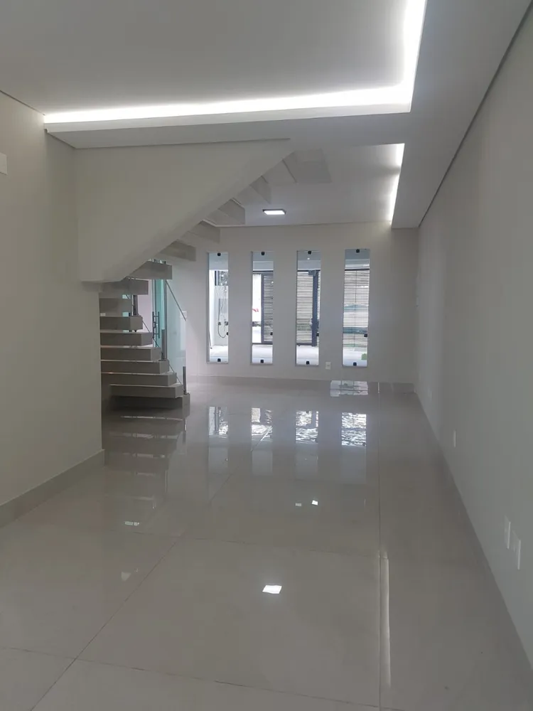 Casa, 4 quartos, 211 m² - Foto 1