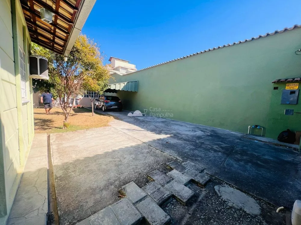 Casa à venda com 3 quartos, 380m² - Foto 2