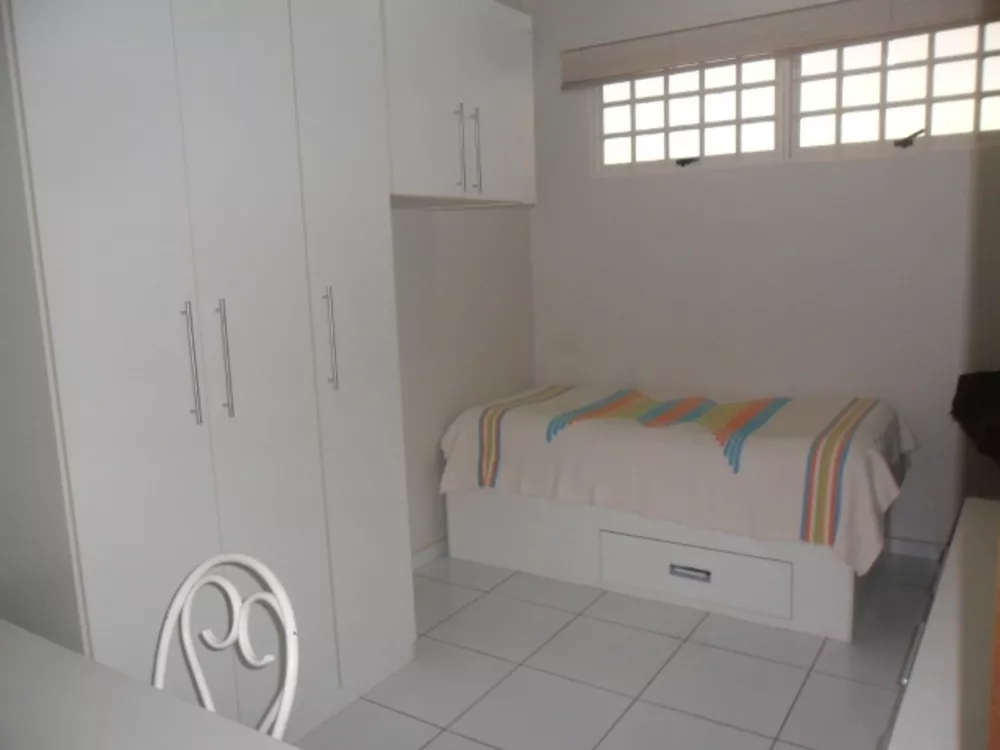 Casa à venda com 3 quartos, 220m² - Foto 13