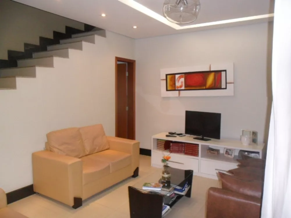 Casa à venda com 3 quartos, 220m² - Foto 2