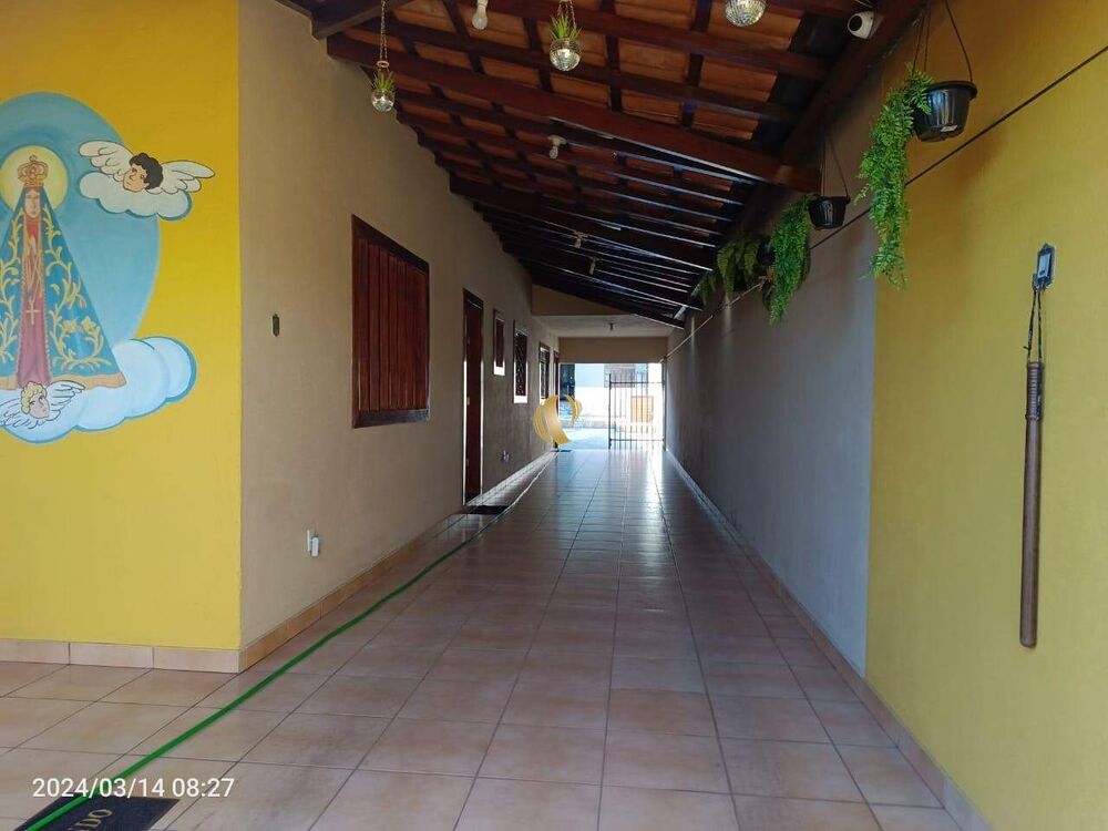 Casa à venda com 6 quartos, 239m² - Foto 2