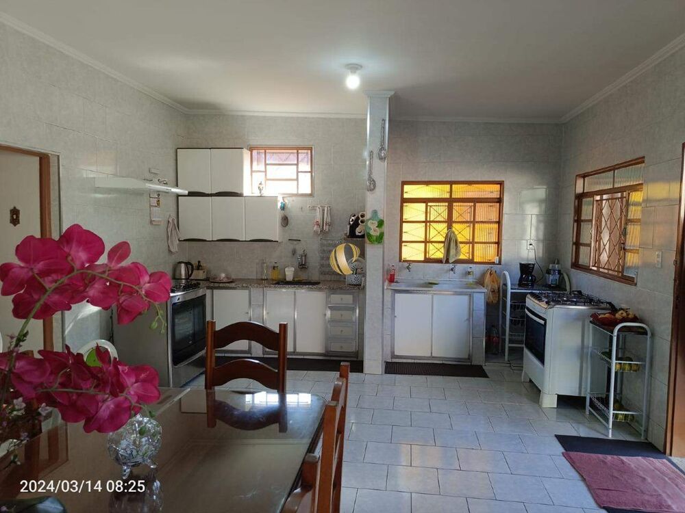 Casa à venda com 6 quartos, 239m² - Foto 5