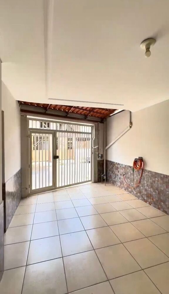 Casa à venda com 2 quartos, 100m² - Foto 4