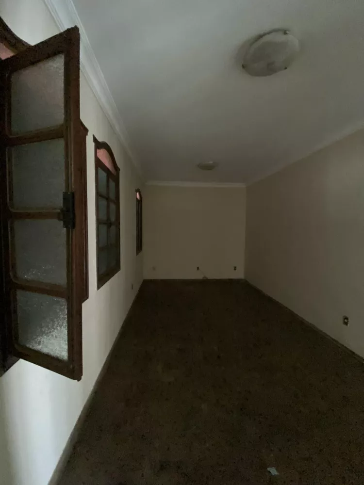 Casa à venda com 4 quartos, 250m² - Foto 8