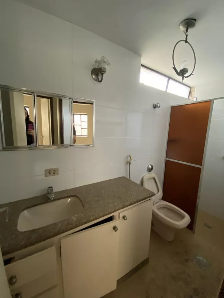 Casa à venda com 4 quartos, 250m² - Foto 2