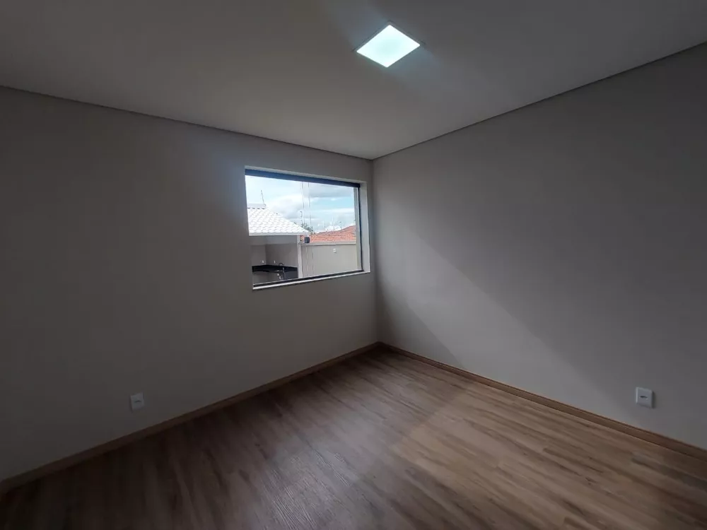 Casa à venda com 4 quartos, 177m² - Foto 14