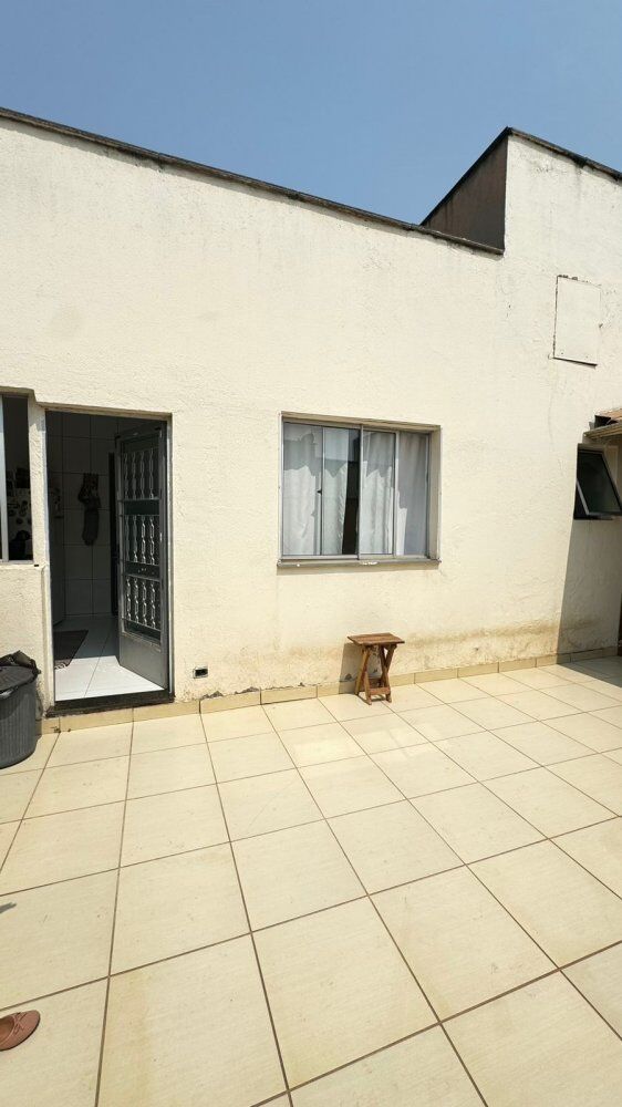 Casa à venda com 3 quartos, 200m² - Foto 2