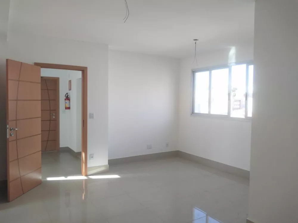 Apartamento à venda com 3 quartos, 80m² - Foto 2