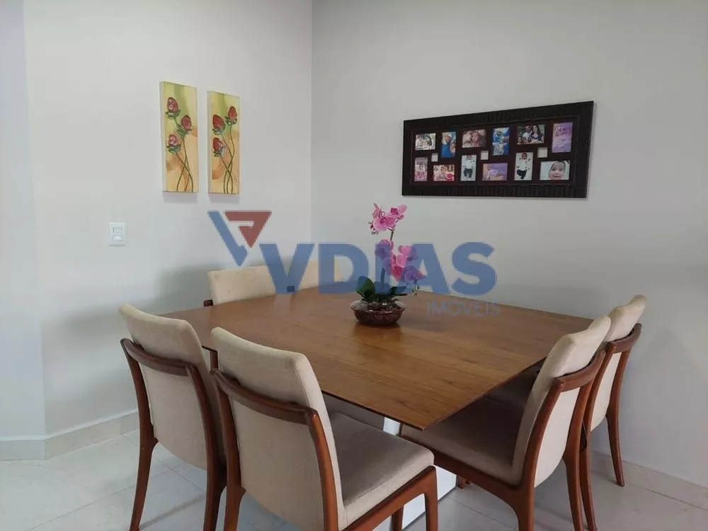 Casa de Condomínio à venda com 4 quartos, 300m² - Foto 2