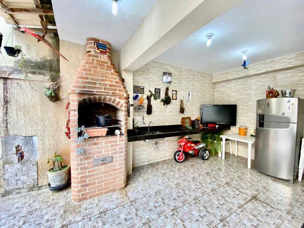 Casa à venda com 3 quartos, 208m² - Foto 1