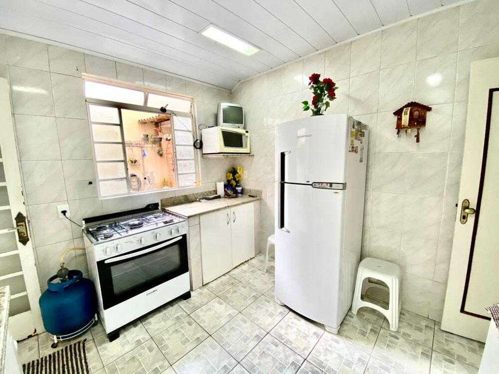 Casa à venda com 3 quartos, 208m² - Foto 2