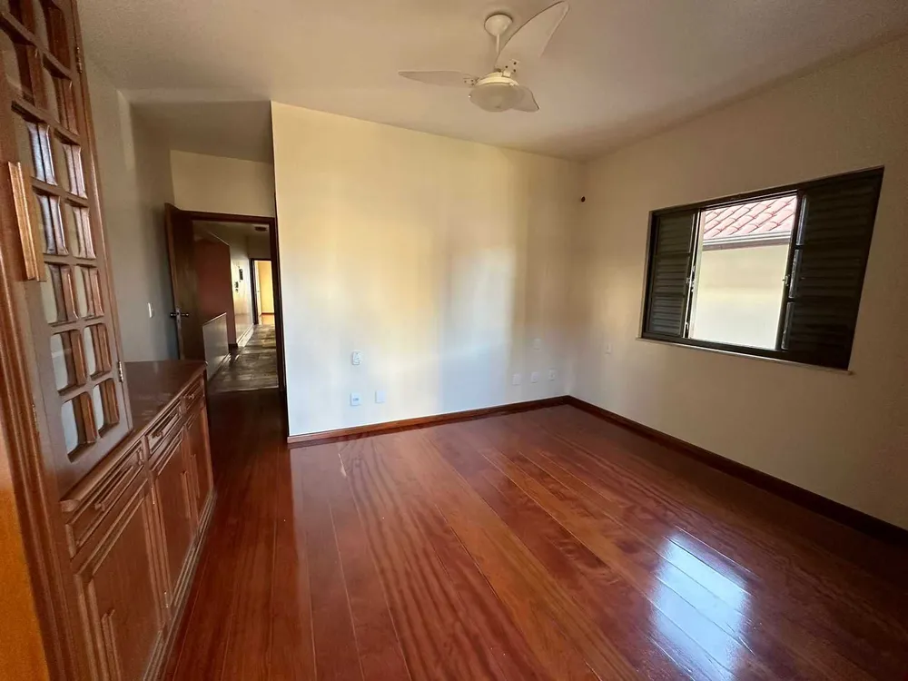 Casa, 4 quartos, 240 m² - Foto 6
