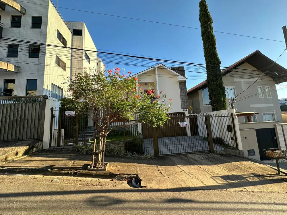 Casa, 4 quartos, 240 m² - Foto 1