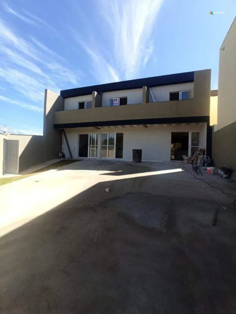 Casa, 2 quartos, 68 m² - Foto 1