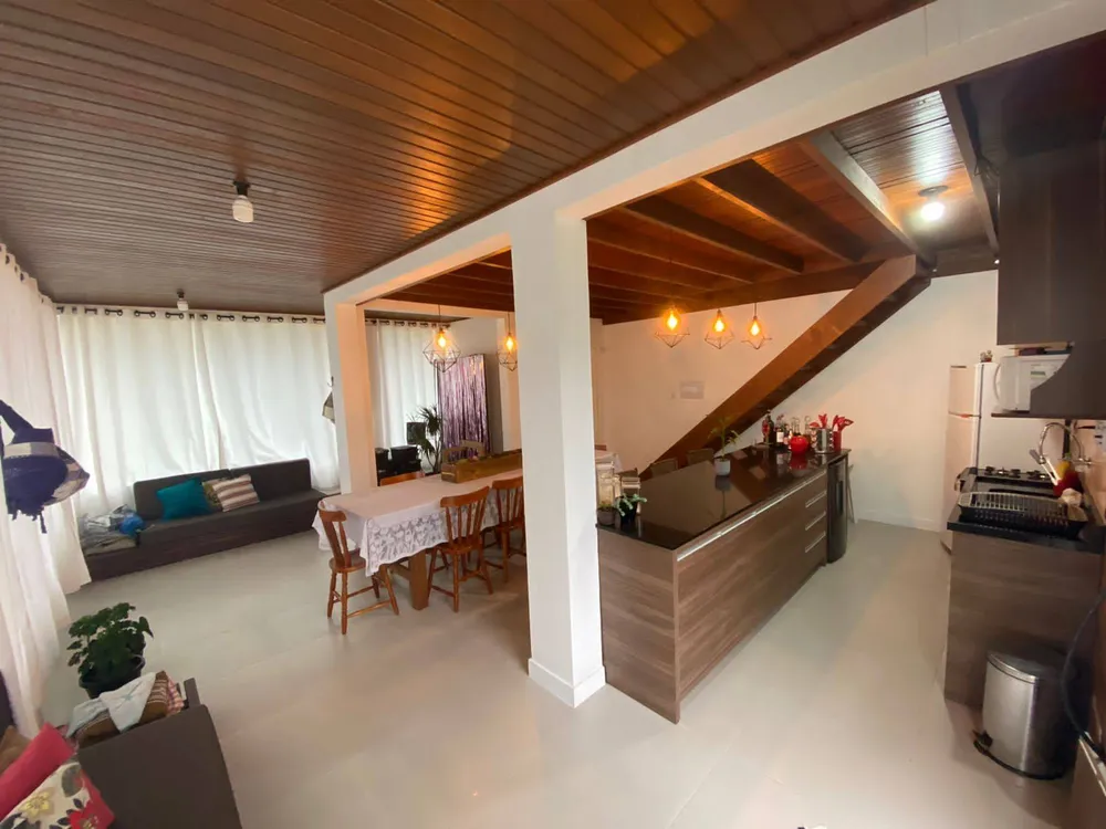 Casa, 3 quartos, 200 m² - Foto 1