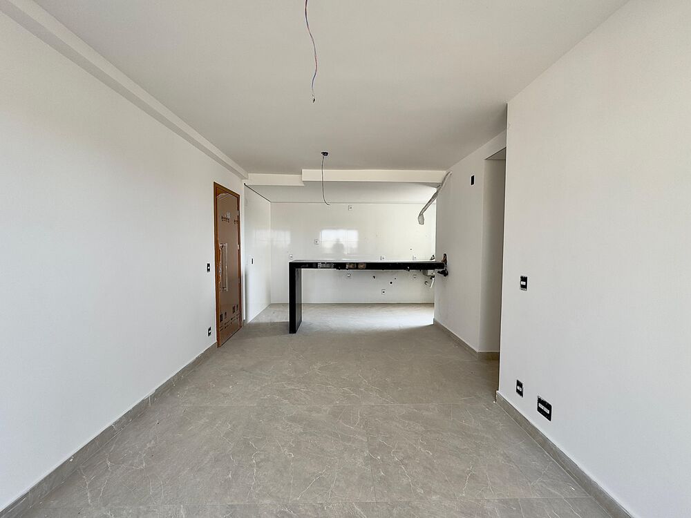 Apartamento à venda com 3 quartos, 75m² - Foto 2