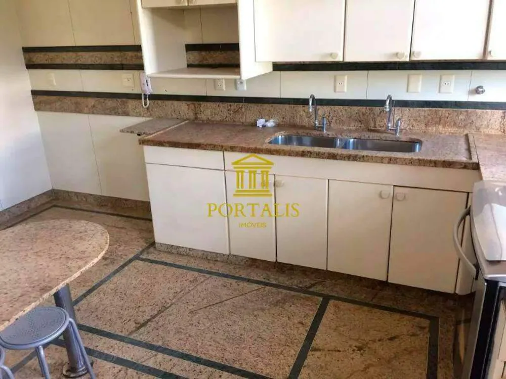Apartamento, 3 quartos, 210 m² - Foto 2