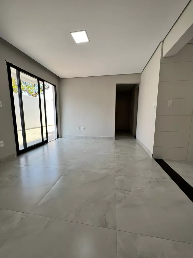 Apartamento à venda com 3 quartos, 68m² - Foto 2