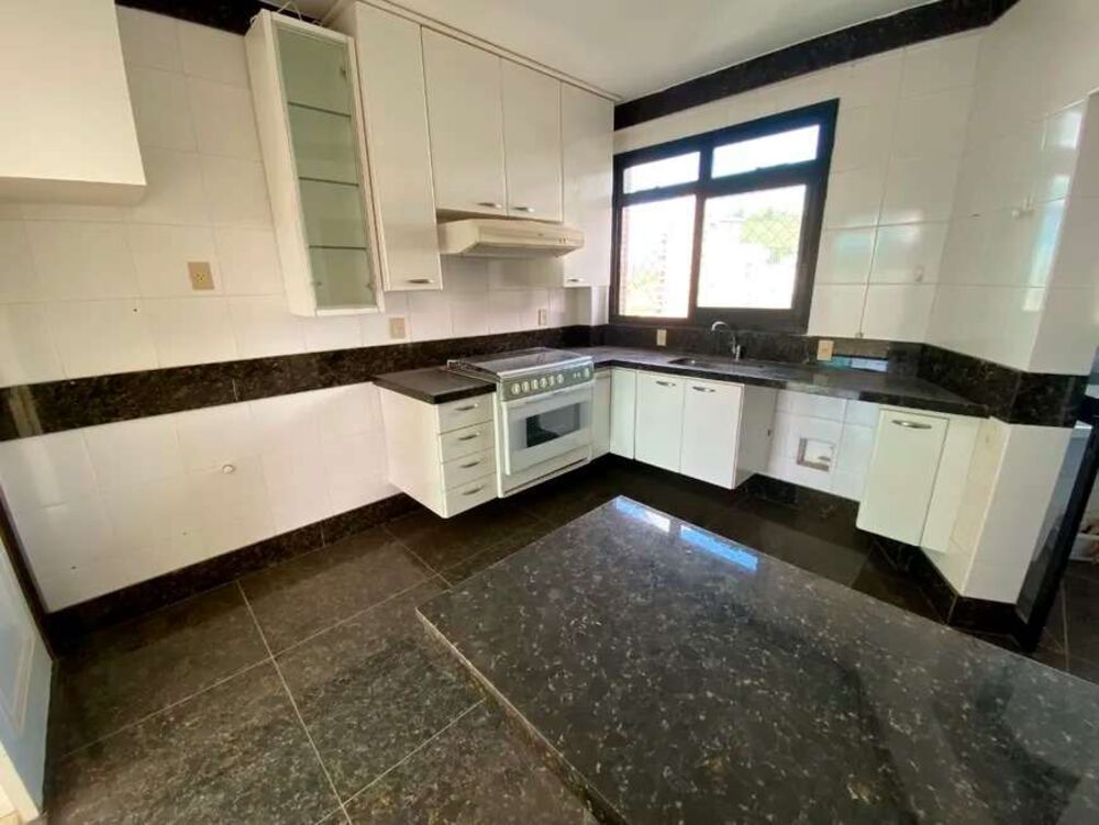 Cobertura à venda com 5 quartos, 350m² - Foto 2