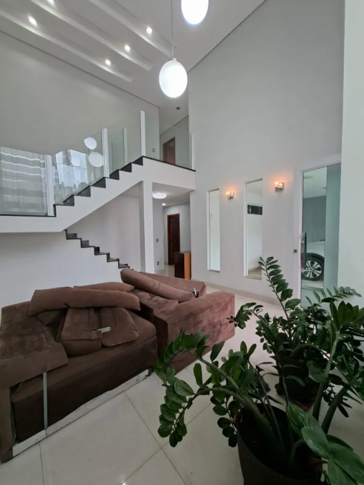 Casa, 4 quartos, 240 m² - Foto 1