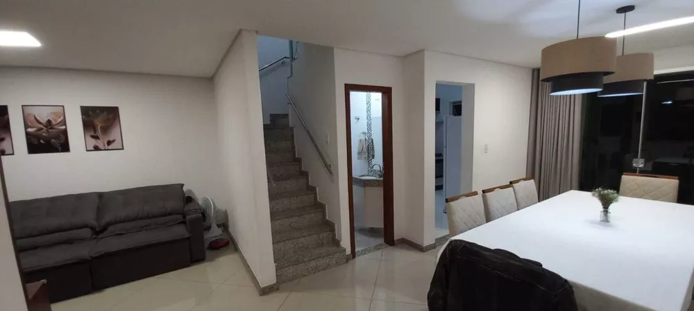 Casa à venda com 3 quartos, 156m² - Foto 1